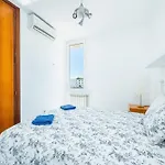 La Plaza Apartment